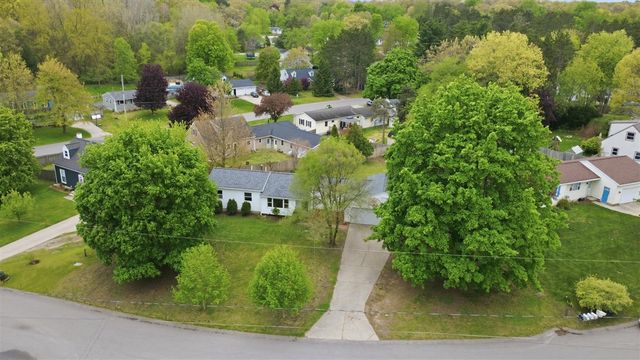 1679 Stonewood Drive, Lowell, MI 49331