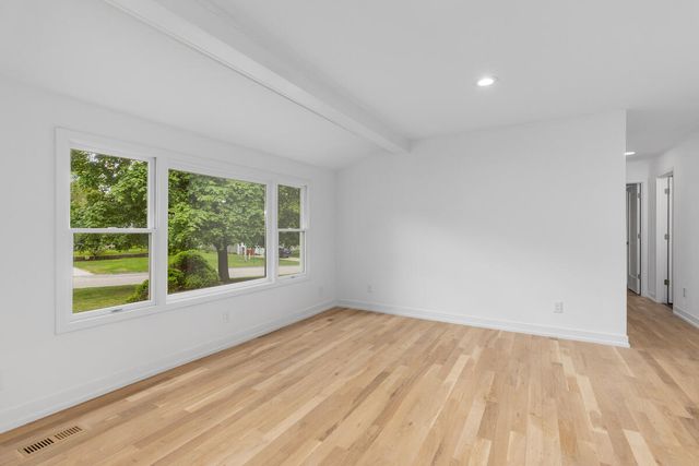 1679 Stonewood Drive, Lowell, MI 49331