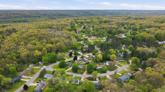 1679 Stonewood Drive, Lowell, MI 49331
