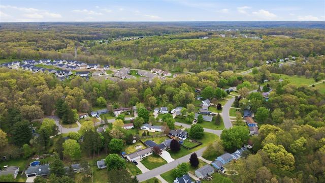 1679 Stonewood Drive, Lowell, MI 49331