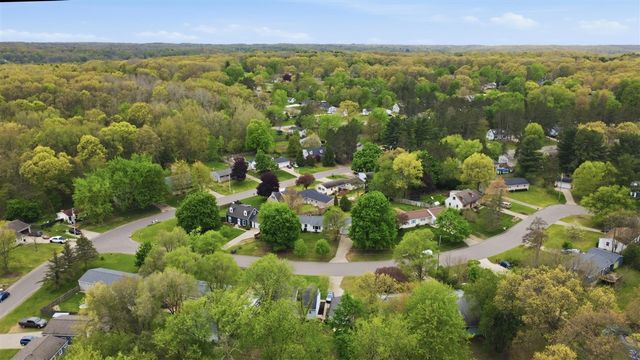 1679 Stonewood Drive, Lowell, MI 49331