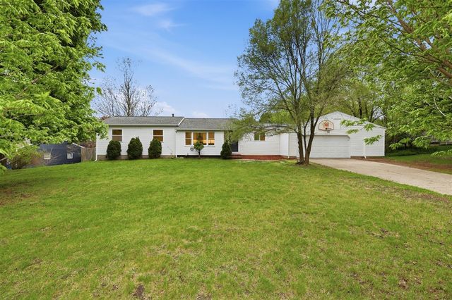 1679 Stonewood Drive, Lowell, MI 49331