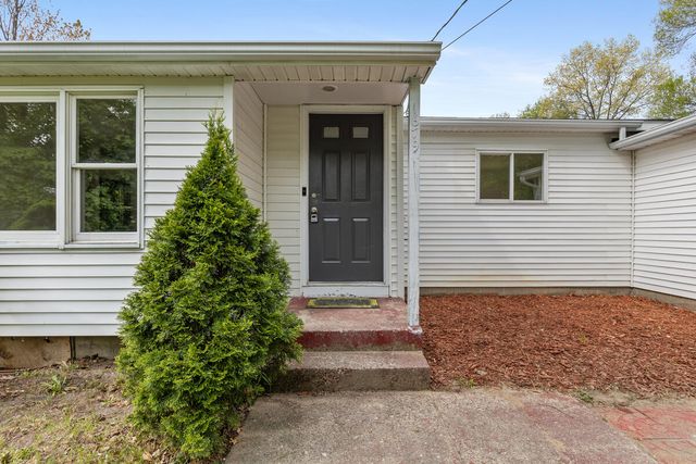 1679 Stonewood Drive, Lowell, MI 49331