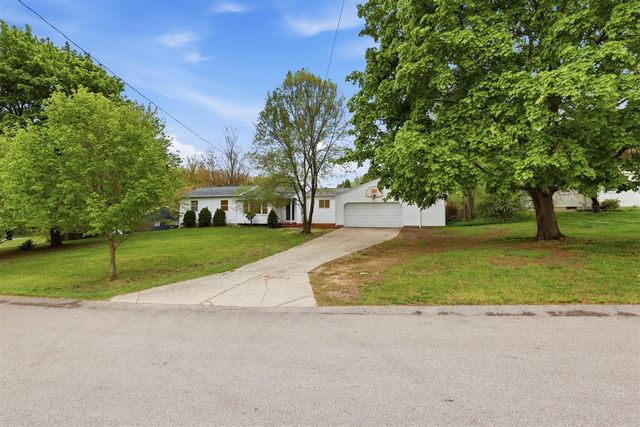 1679 Stonewood Drive, Lowell, MI 49331
