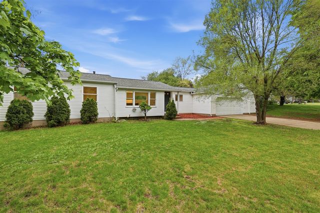 1679 Stonewood Drive, Lowell, MI 49331