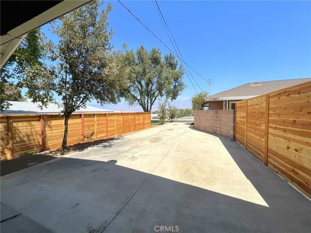 238 E Sunset Avenue N, Redlands, CA 92373