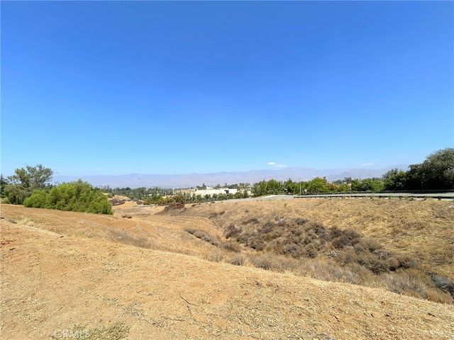 238 E Sunset Avenue N, Redlands, CA 92373