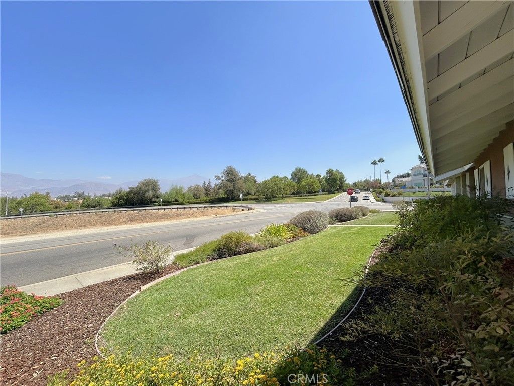 238 E Sunset Avenue N, Redlands, CA 92373