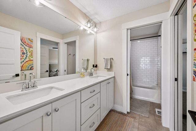 4264 Woodland Court, Minnetrista, MN 55331