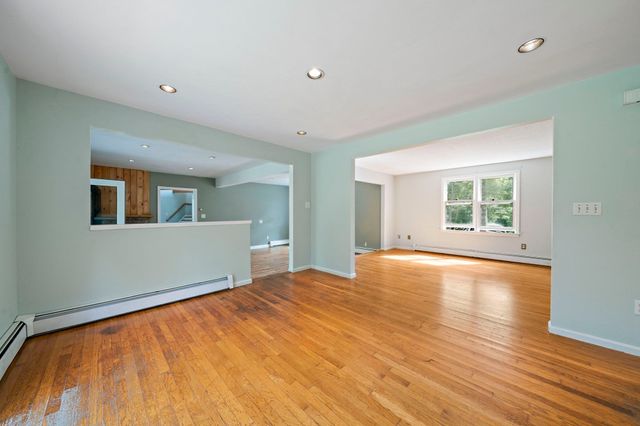 184 Wakeby Rd, Barnstable, MA 02648