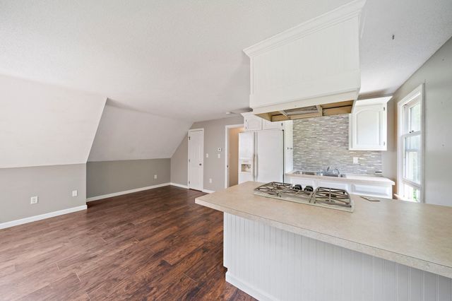 184 Wakeby Rd, Barnstable, MA 02648