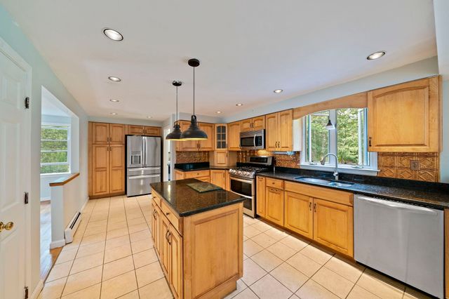 184 Wakeby Rd, Barnstable, MA 02648