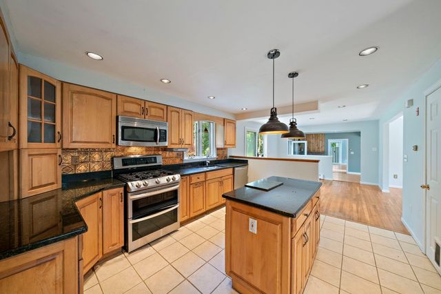 184 Wakeby Rd, Barnstable, MA 02648