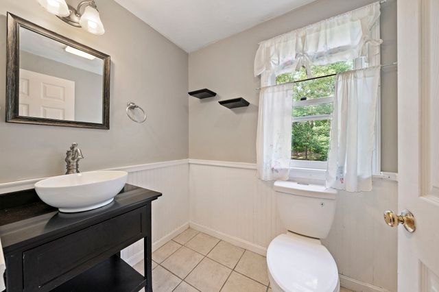 184 Wakeby Rd, Barnstable, MA 02648