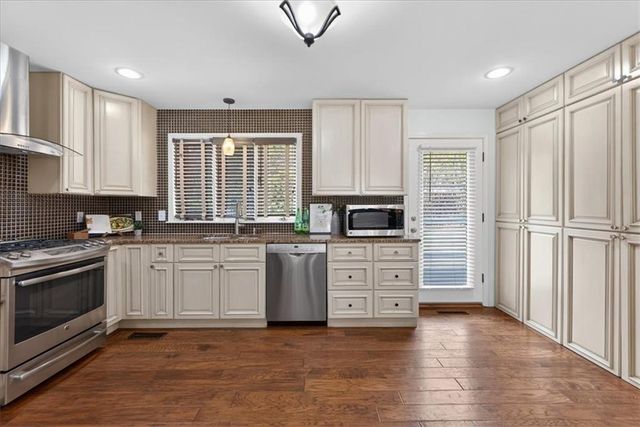 5404 Chadwick Road, Fairway, KS 66205