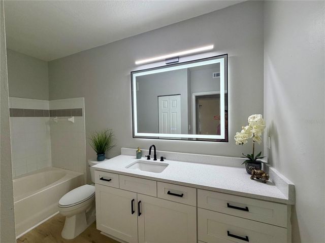 5612 PINNACLE HEIGHTS CIRCLE 302, Tampa, FL 33624