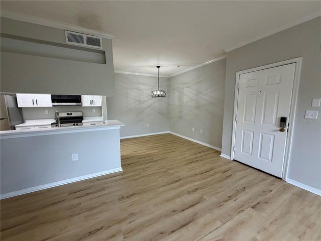 5612 PINNACLE HEIGHTS CIRCLE 302, Tampa, FL 33624