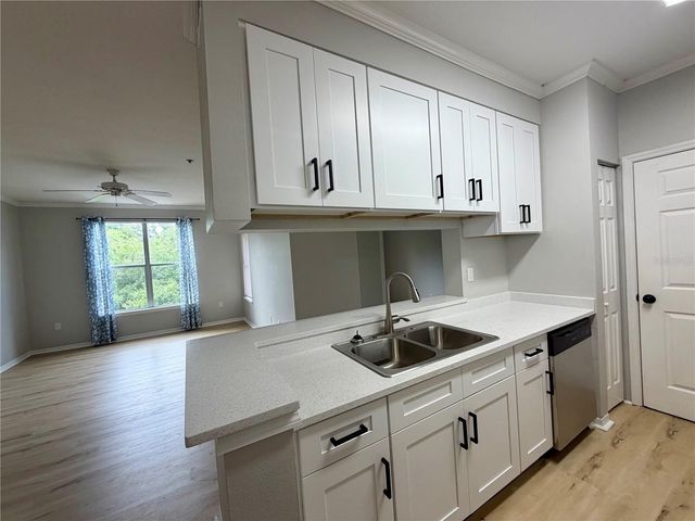 5612 PINNACLE HEIGHTS CIRCLE 302, Tampa, FL 33624