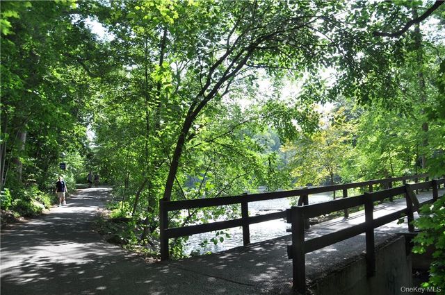 91 Parkway Road 2S, Bronxville, NY 10708