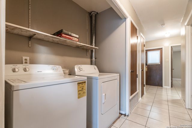 317 Gaiety Ln, Kirby, TX 78219