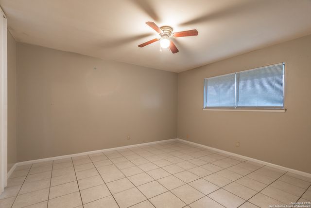 317 Gaiety Ln, Kirby, TX 78219