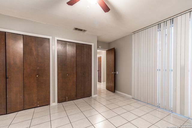 317 Gaiety Ln, Kirby, TX 78219