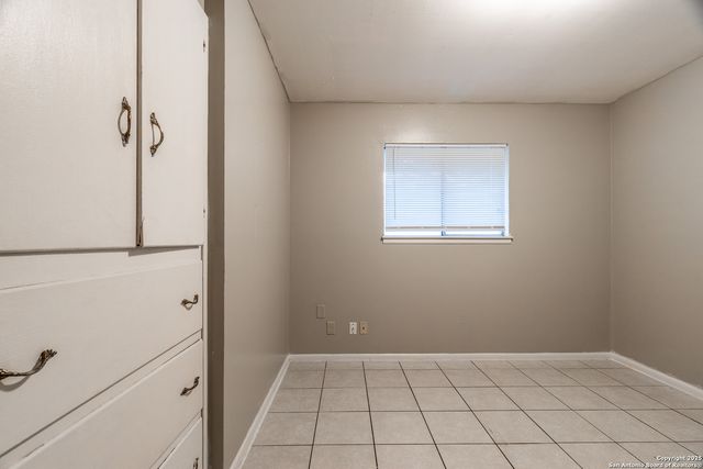 317 Gaiety Ln, Kirby, TX 78219