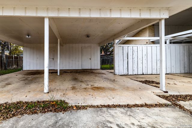 317 Gaiety Ln, Kirby, TX 78219