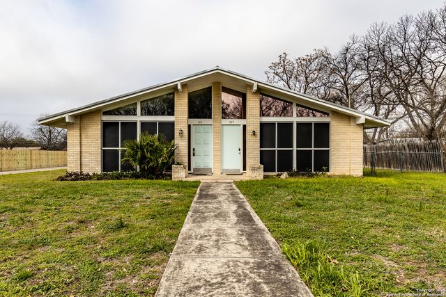 317 Gaiety Ln, Kirby, TX 78219