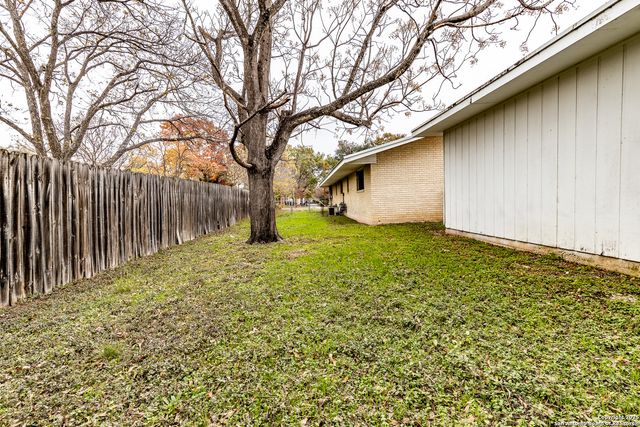 317 Gaiety Ln, Kirby, TX 78219