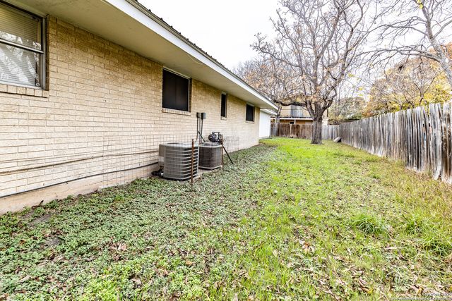 317 Gaiety Ln, Kirby, TX 78219