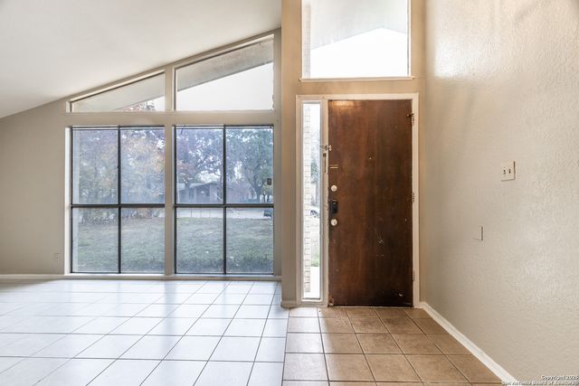 317 Gaiety Ln, Kirby, TX 78219