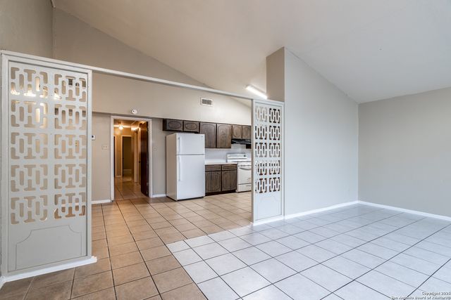 317 Gaiety Ln, Kirby, TX 78219