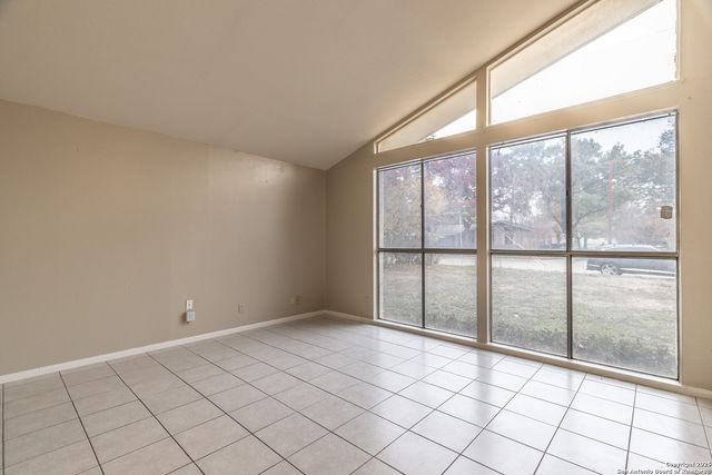 317 Gaiety Ln, Kirby, TX 78219