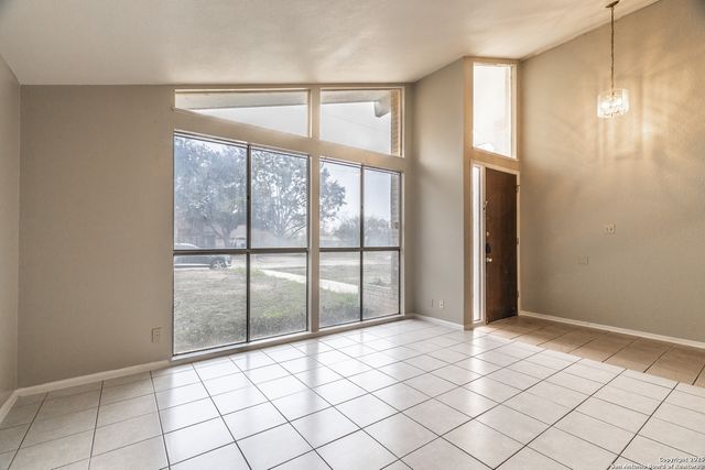 317 Gaiety Ln, Kirby, TX 78219