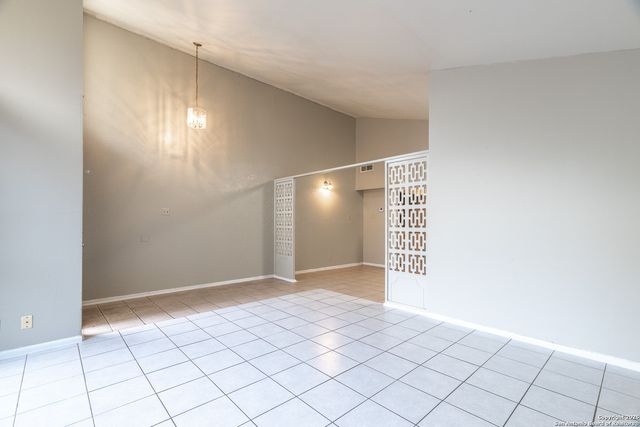 317 Gaiety Ln, Kirby, TX 78219