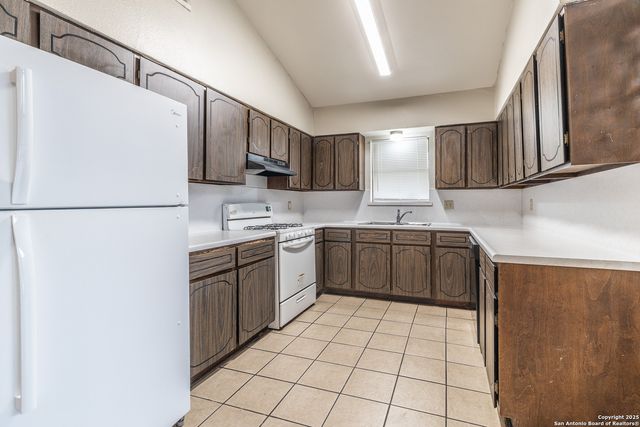 317 Gaiety Ln, Kirby, TX 78219