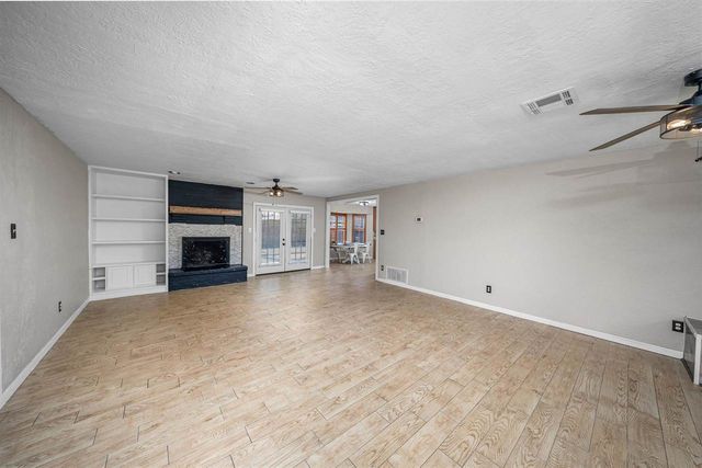 3812 SE Berkshire Ct, Lawton, OK 73501