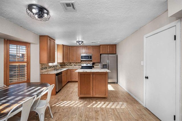 3812 SE Berkshire Ct, Lawton, OK 73501