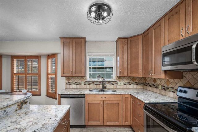 3812 SE Berkshire Ct, Lawton, OK 73501