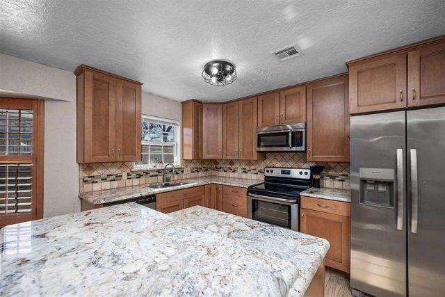 3812 SE Berkshire Ct, Lawton, OK 73501