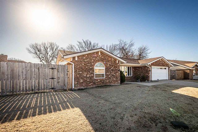 3812 SE Berkshire Ct, Lawton, OK 73501