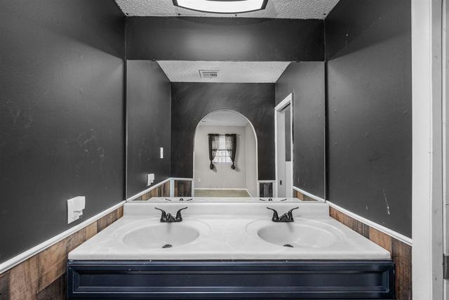 3812 SE Berkshire Ct, Lawton, OK 73501