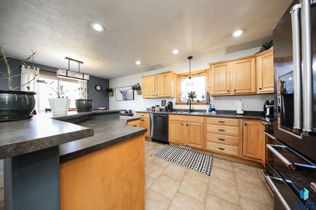 7512 W Stoney Creek St Street, Sioux Falls, SD 57106