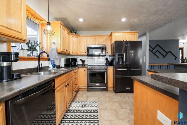 7512 W Stoney Creek St Street, Sioux Falls, SD 57106