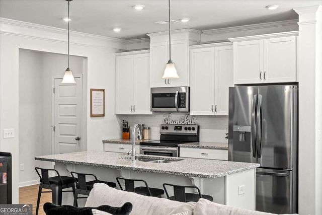 325 Braswell Court, Woodstock, GA 30188