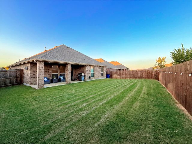 11008 Summer Rain Boulevard, Aubrey, TX 76227