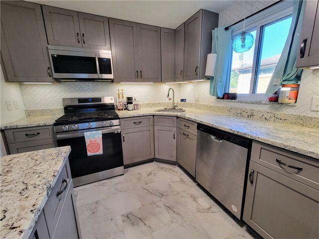 440 Colonial Dr, Monroeville, PA 15146