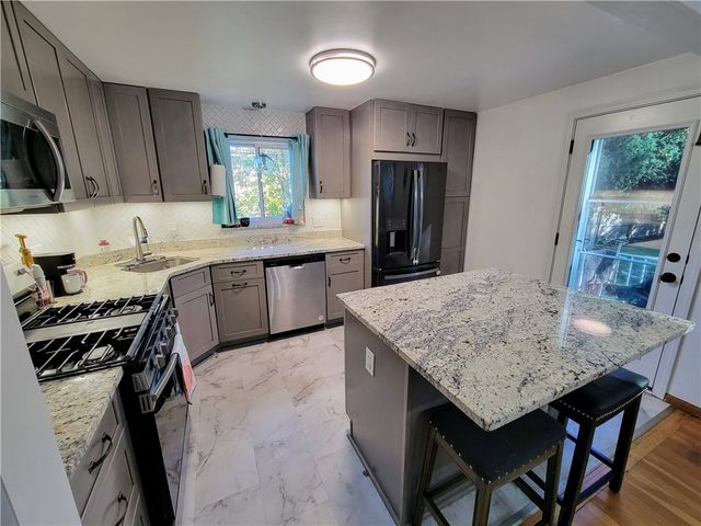 440 Colonial Dr, Monroeville, PA 15146