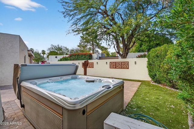 4816 E EARLL Drive, Phoenix, AZ 85018